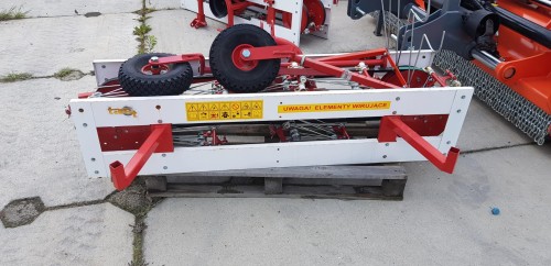 PRZETRZĄSARKO-ZGRABIARKA PASOWA MINI TARET